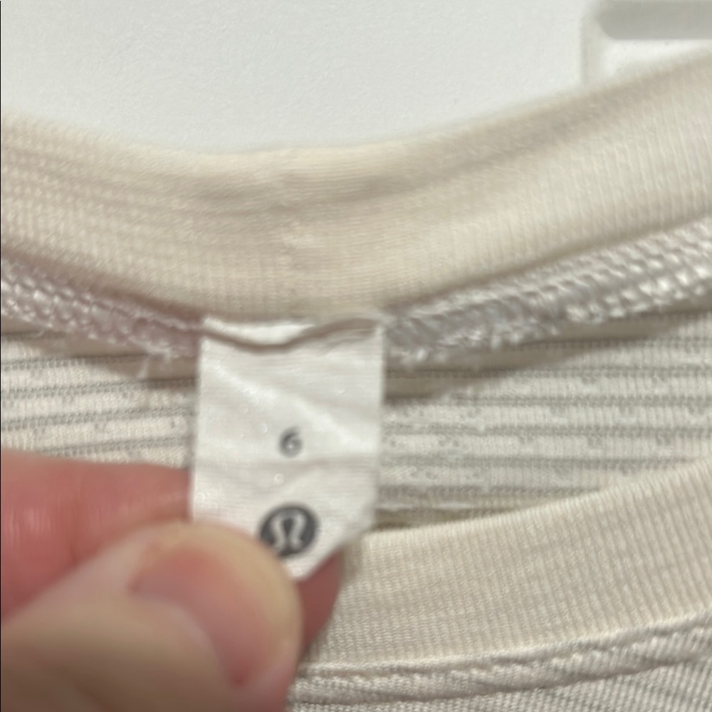 Lululemon Athletica Cream Fitted Long Sleeve Tee - Picture 7 of 9